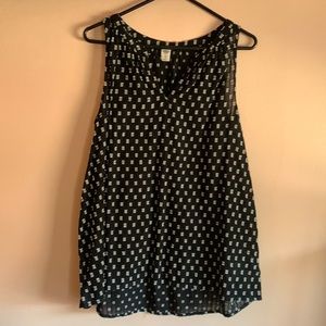 Black sleeveless shirt